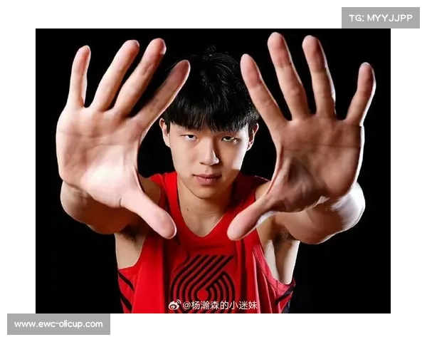 球队举办媒体开放日，接受采访介绍赛季备战情况